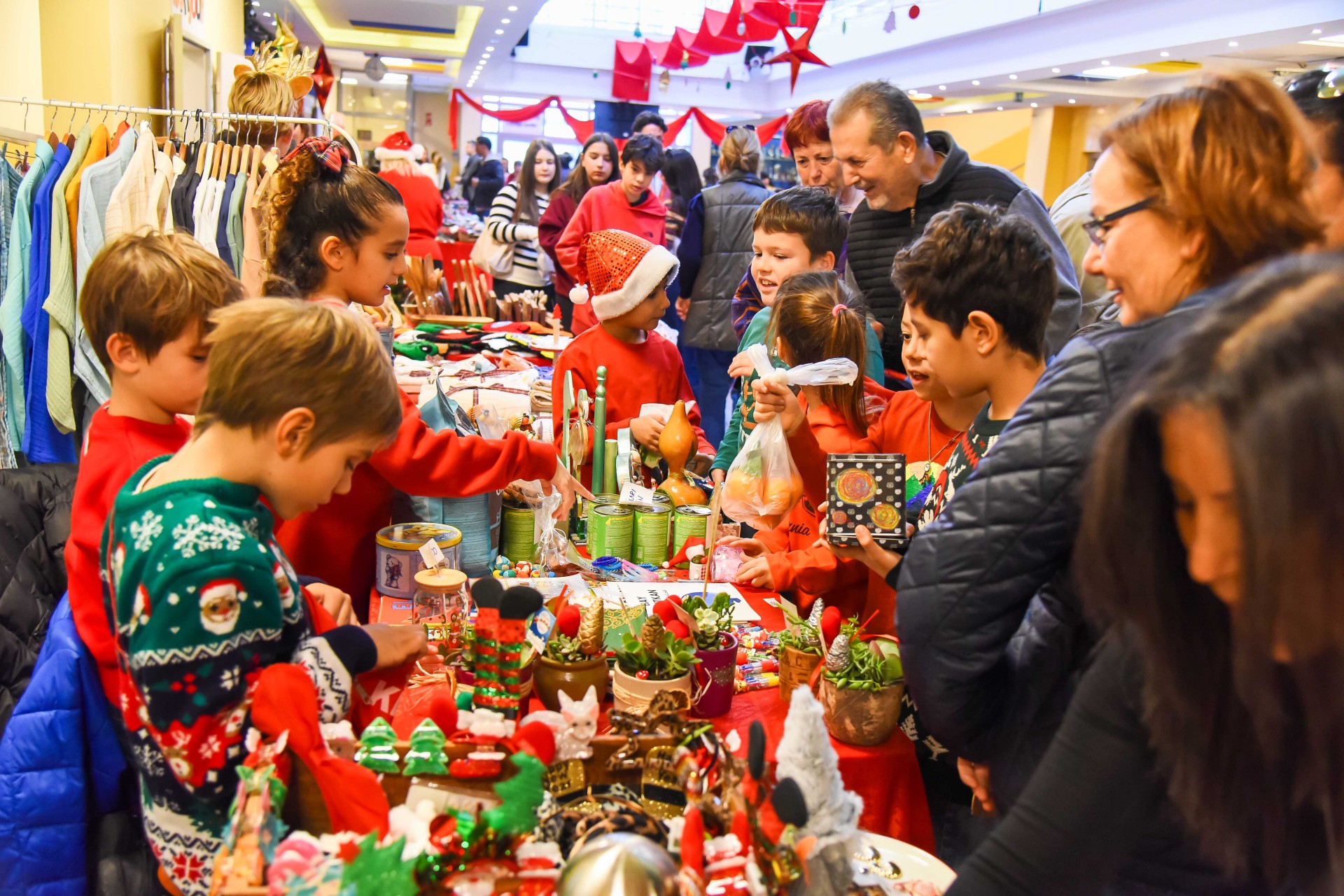 Minik eller ormanlar için çalıştı-img