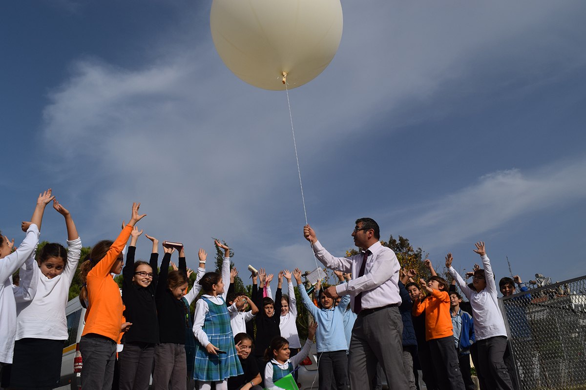 4. Sınıflar Hava Tahmin Balonu Uçurdu-img