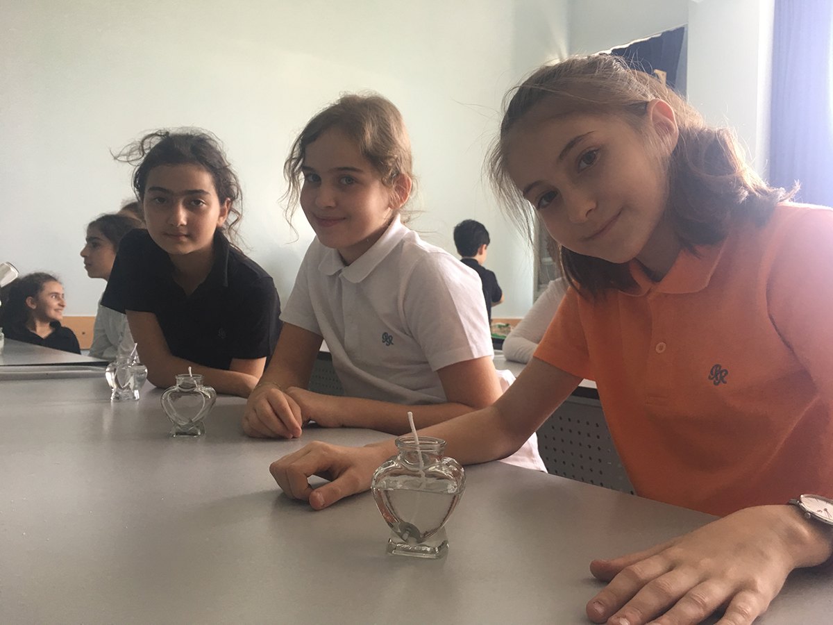 Kendi Mumlarını Yaptılar-img