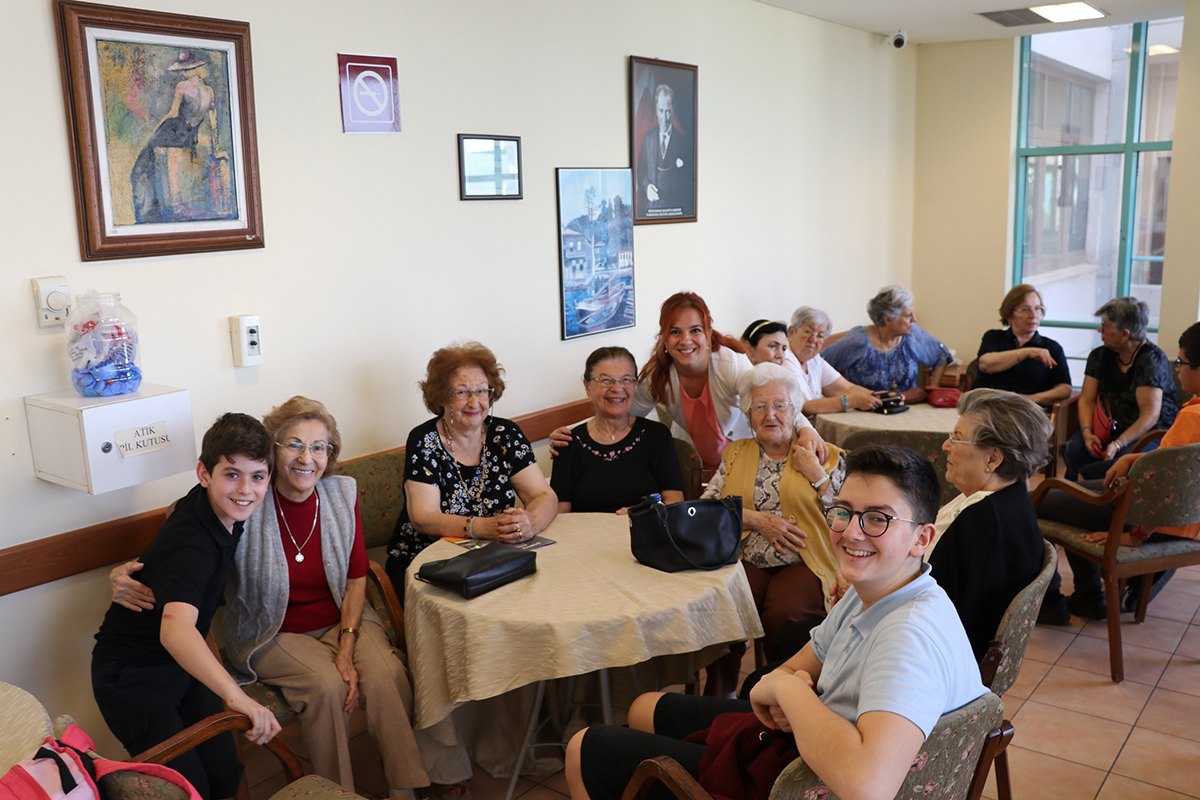Ortaokullardan Büyüklere Ziyaret-img