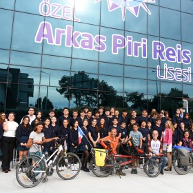 Bisikletçi Aile Arkas Piri Reis Lisesinde-img