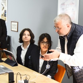 Fransız yetkililer Arkas Piri Reis Lisesini gezdi-img